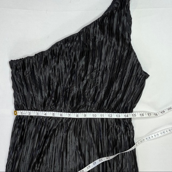 Vintage Torrid Black Crinkle One Shoulder Top Size 2 - Picture 6 of 12